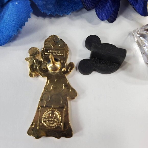 Disney Aurora Trading Pin Sleeping Beauty Gown Princess Rose Lapel Pin Brooch - Picture 2 of 5